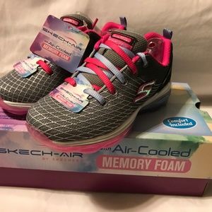 NIB Girls Skechers Size 11 Skech Air Deluxe